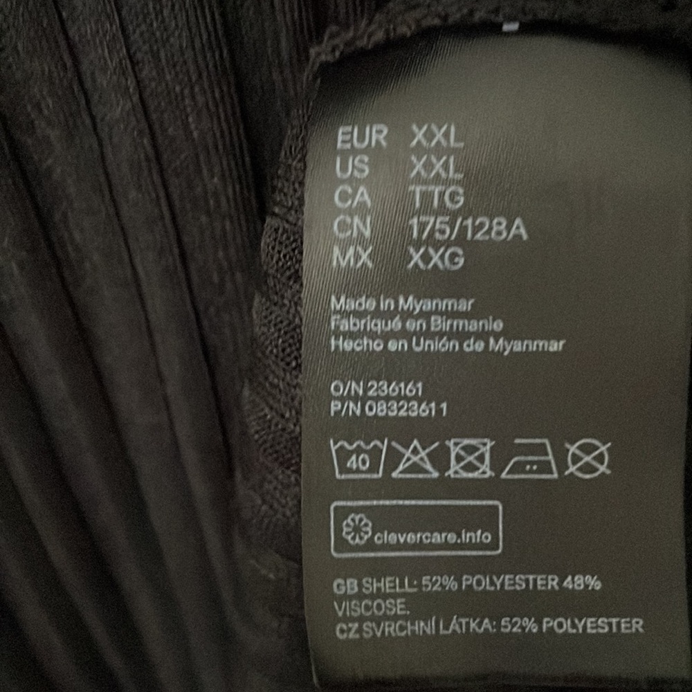 ๐ H&M Mock Turtleneck Tee - Picture 5 of 8